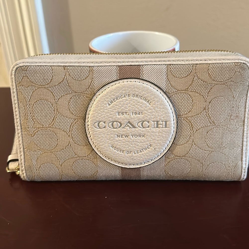 Coach Canvas Wallet 8 L W 4 Acorn White and Tan